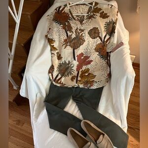 JODIFL Women's Blouse V Neck Floral Smooth Relaxed Short Sleeve Top Size L